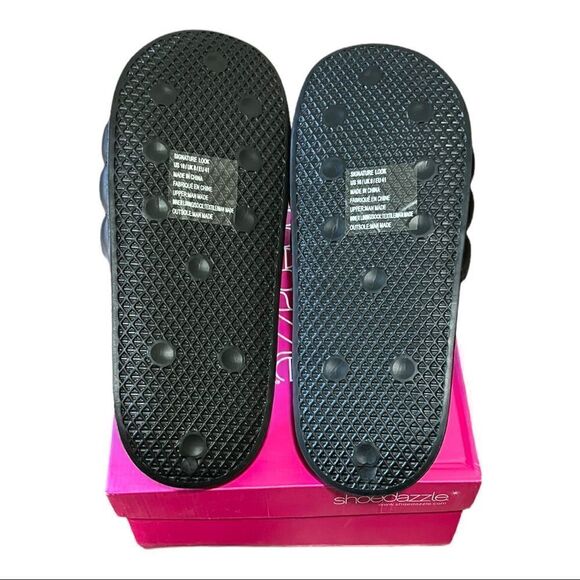 Signature Look Flat Slide Sandal in Black - Picture 3 of 8